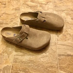 Birkenstock Boston suede clog, worn once. Like new. Size 8.5-9 (EU 40). Grey.